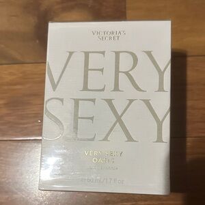 Victoria's Secret Very Sexy Oasis White and Gold Box